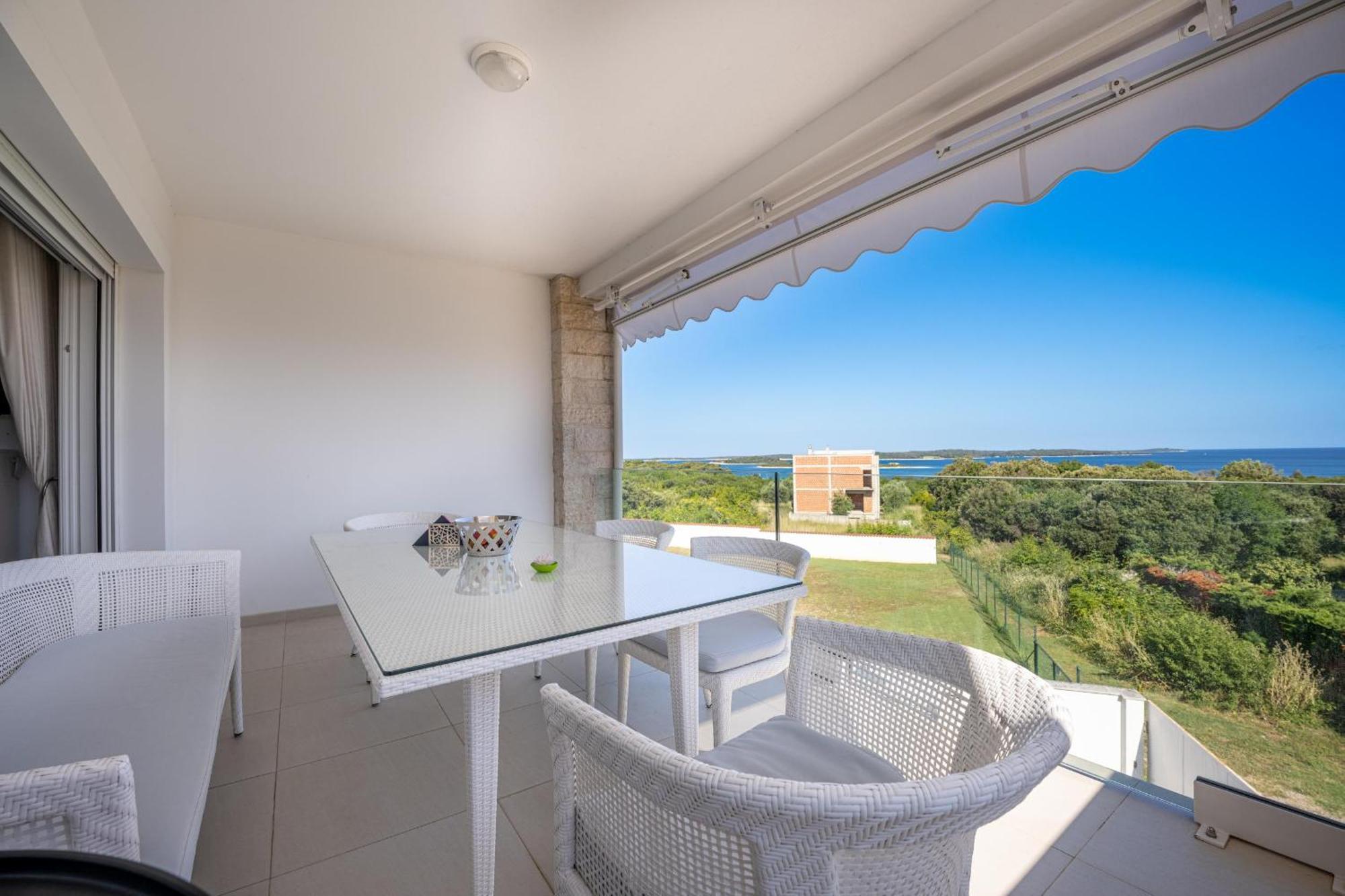 Dream Lounge With Sea View Apartment